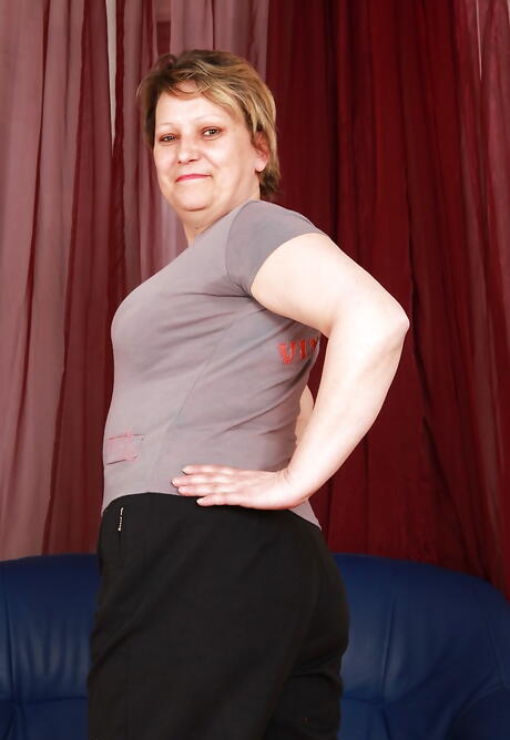 Deluxe older Carmen T exposing big hooters and cute pussy 